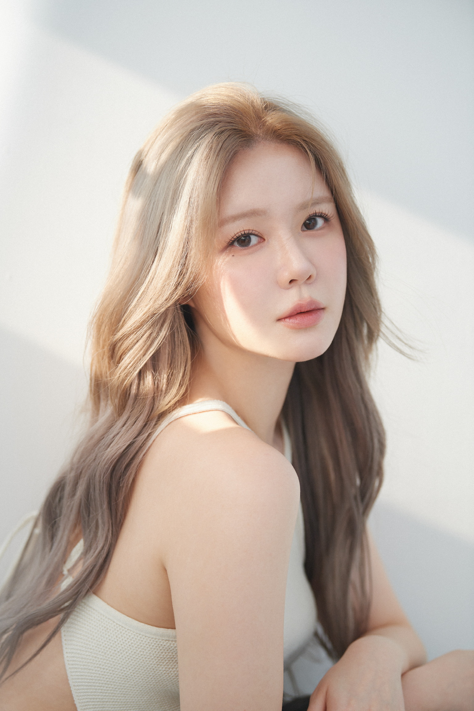 Hair — blonde waves